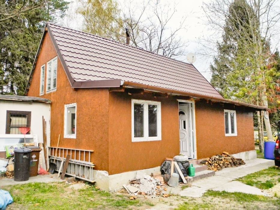 26HP2756 Pócsmegyer Surány területén felújítás alatt álló családi ház eladó.