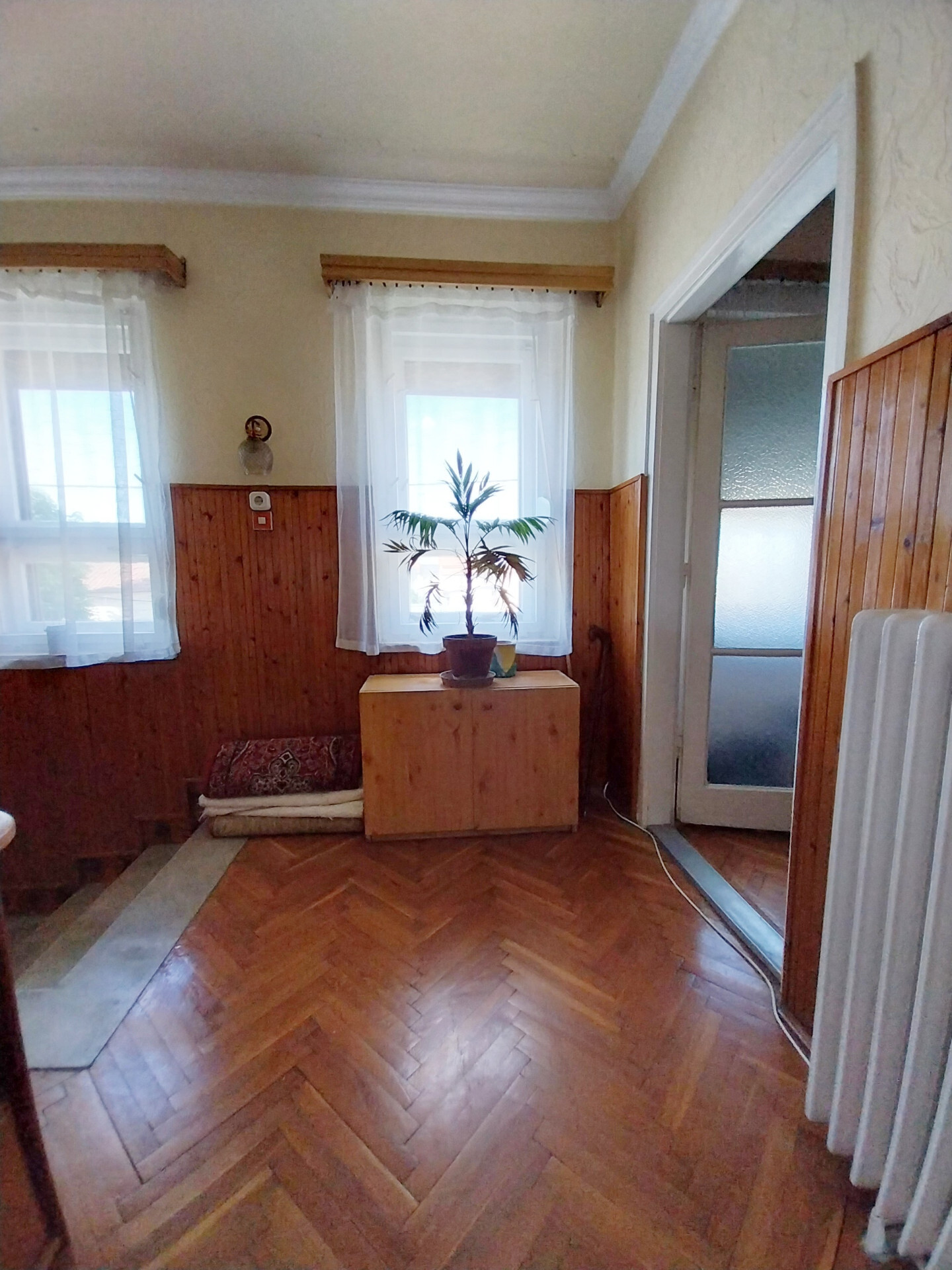 Nyíregyházán a Bujtosi tó közelében 120 m2-es kétszintes szép állapotú sorház eladó 