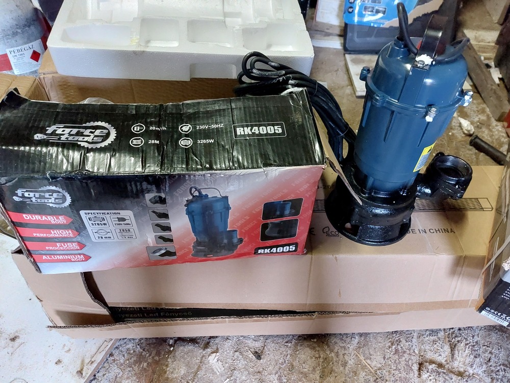 RK4005 szennyviz-viz szivattyú új használva nem volt tartozékok meg léte miatt bontottam fel. Eladás oka véletlen 2 rendeltem és mivel nem hibás igy nem veszik vissza. De el is cserélem.