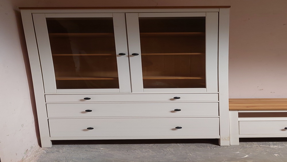 Ikea Hemnes fenyő vitrin 33