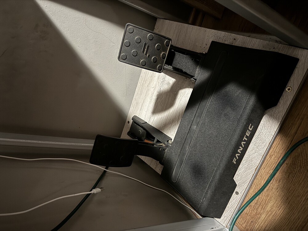 Fanatec CSL Elite bázis + ajándék CSL pedálok