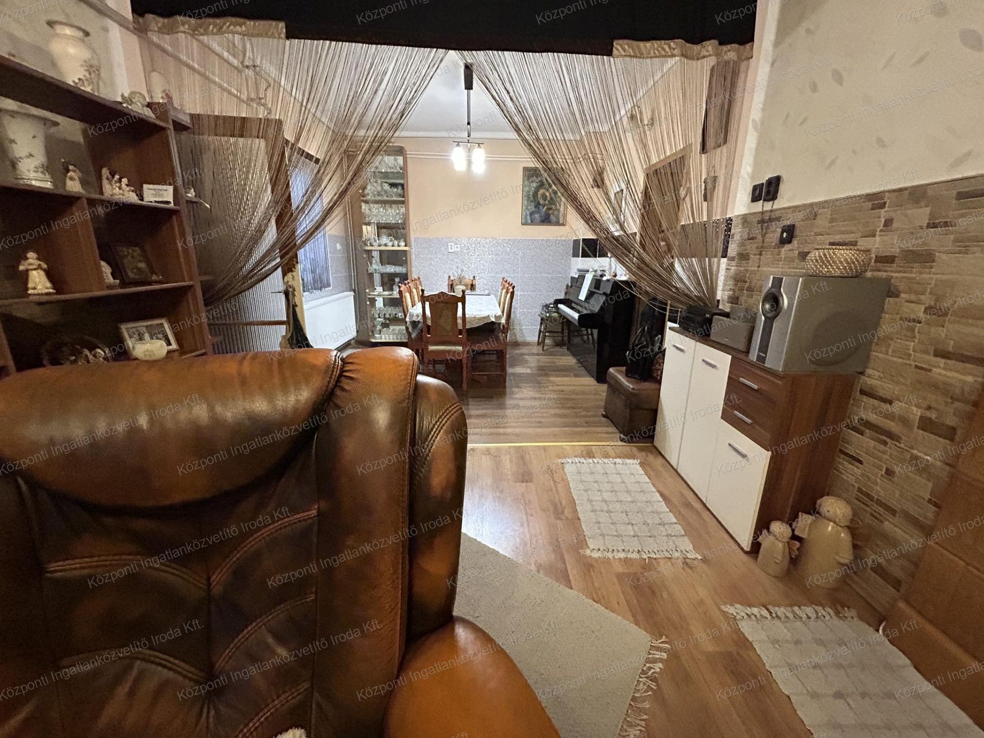 Eladó remek állapotban lévő, 140m2-es családi ház Alsógallán 