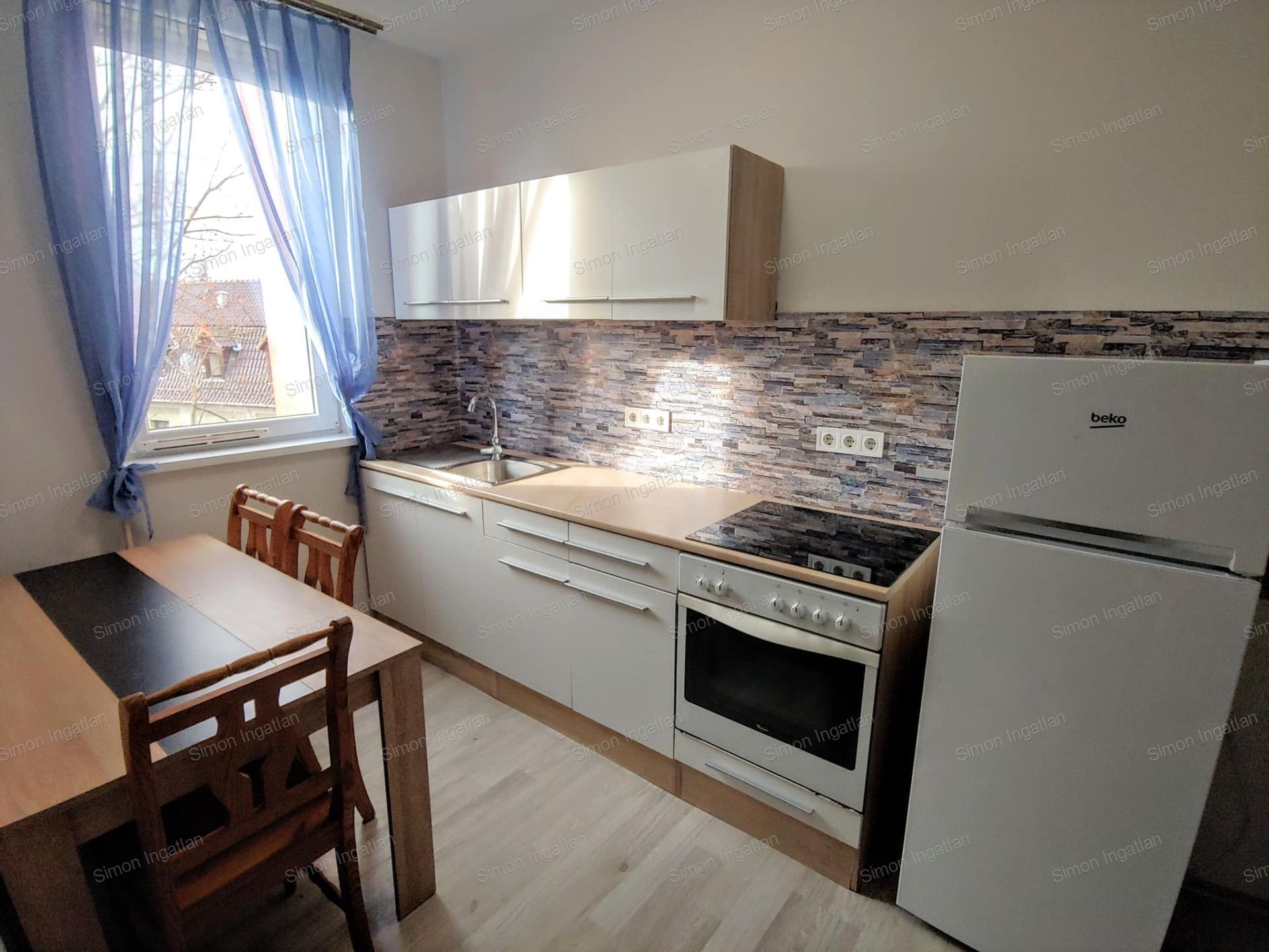 Kecskeméten Hunyadivárosban kétszobás 55 nm erkélyes felújított lakás eladó !