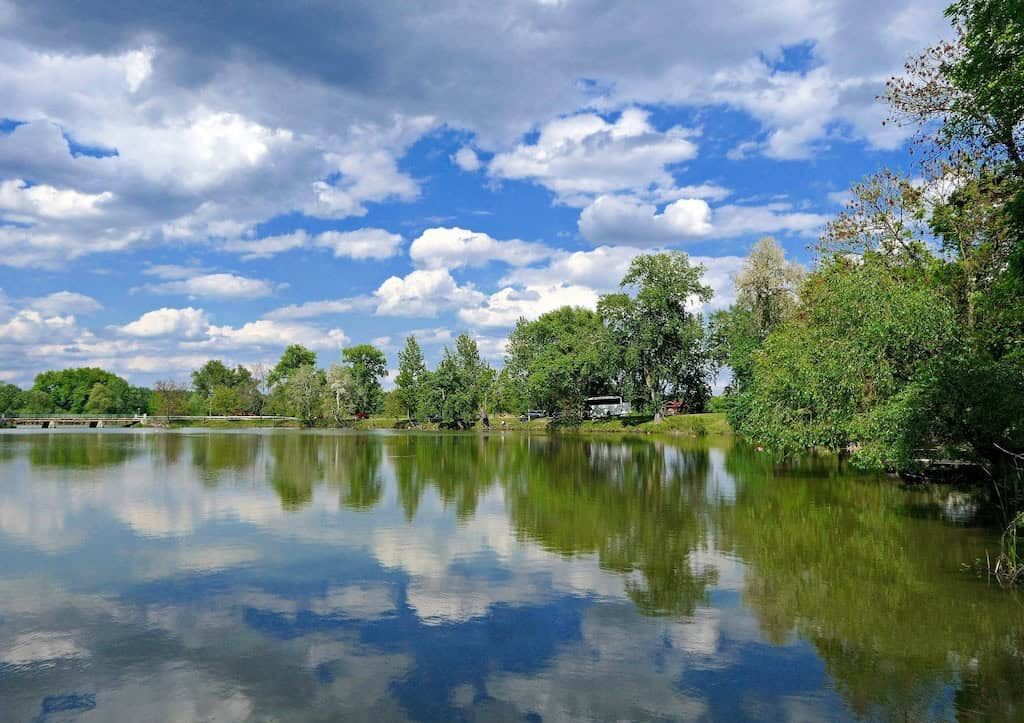 Tiszalökön panorámás Tiszaparti nyaraló eladó!