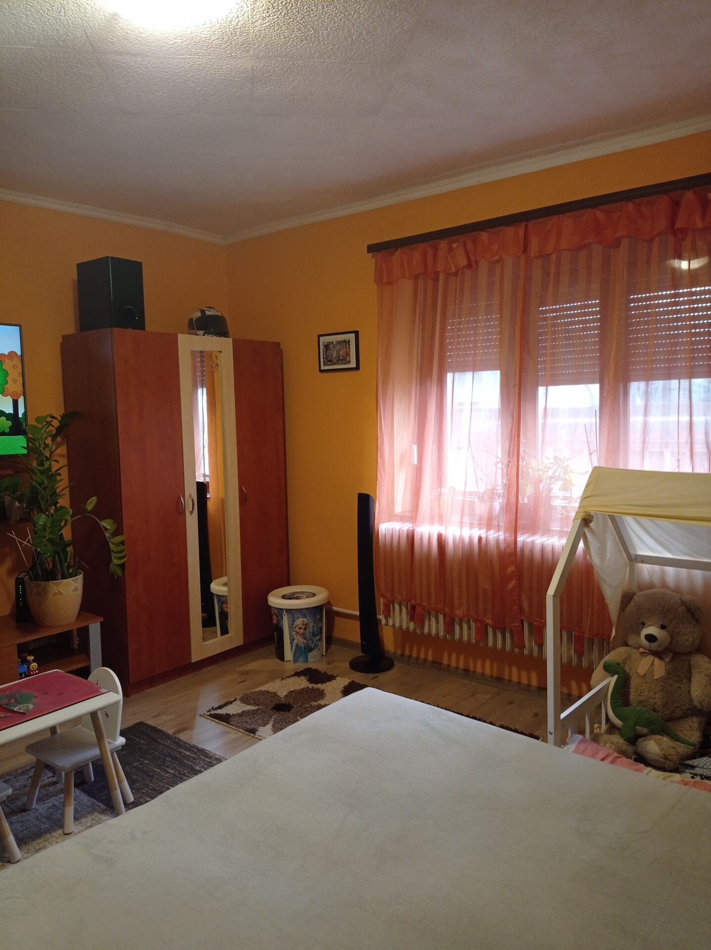 Békésen a II kerületben eladó 75 m2 családi ház eladó.