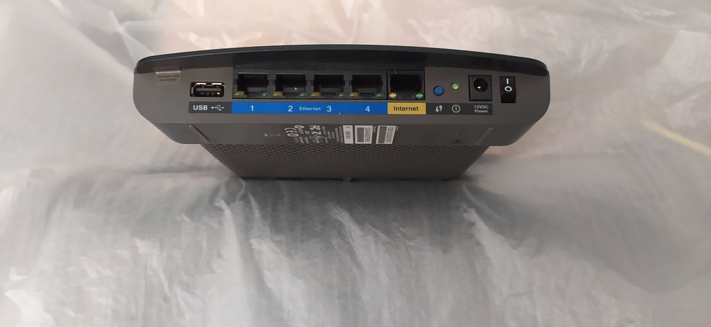 Cisco Linksys E3200 Wifi Router + 12V 2A tápegység