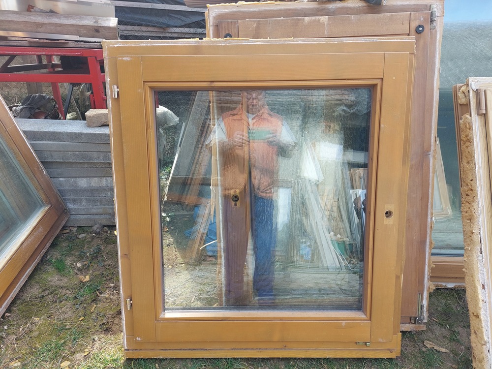 Hőszigetelt csak nyiló ablakok 2 réteg üveg kép szerinti állapot 1 db sz;109 m;102 1 db sz;89 m;99 Egybe történő vételnél 25 ezer ft/db.