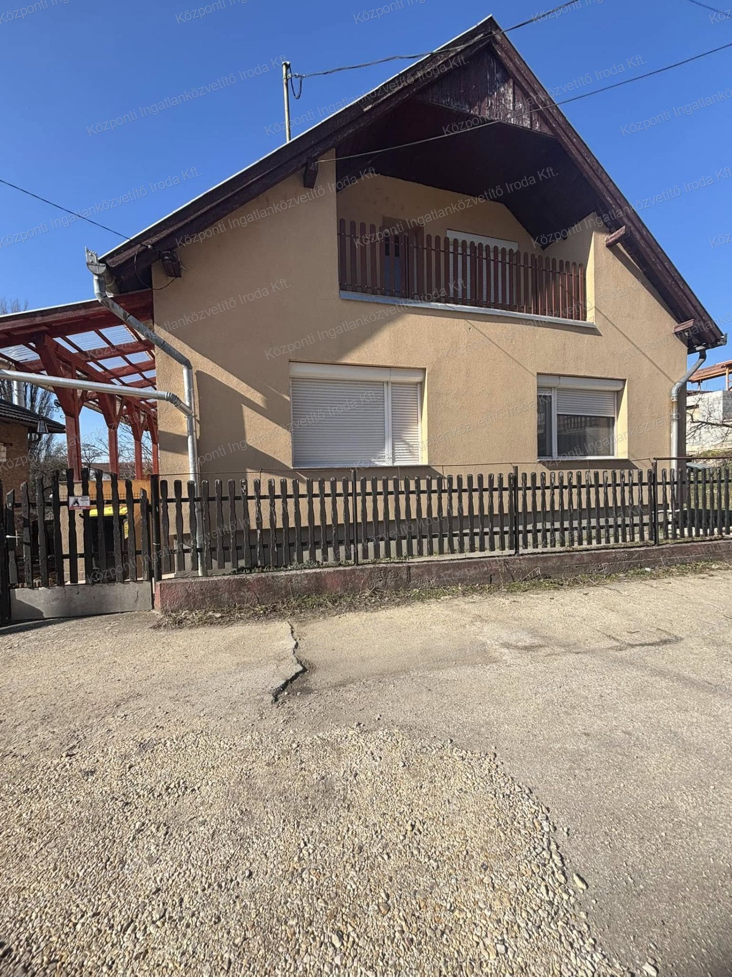 Tatabányán, Felsőgallán, 168 m2-es, családi ház eladó