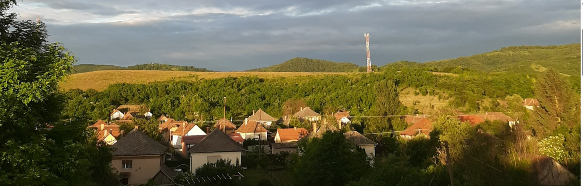 Tarnalelesz  panorámás , patak melletti oldalán Kádárkocka  családi ház eladó.  19,8 M  20-975-1413