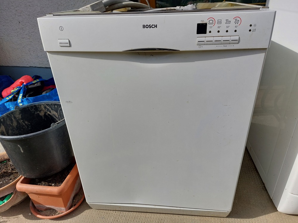 Bosch S9G1B mosogató gép használt képen látható állapotba nálam kipróbálható garancia nincs .