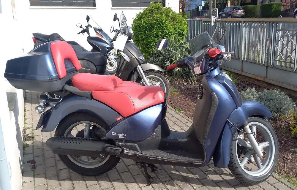 Aprilia Scarabeo 200 (2001)- bizományos