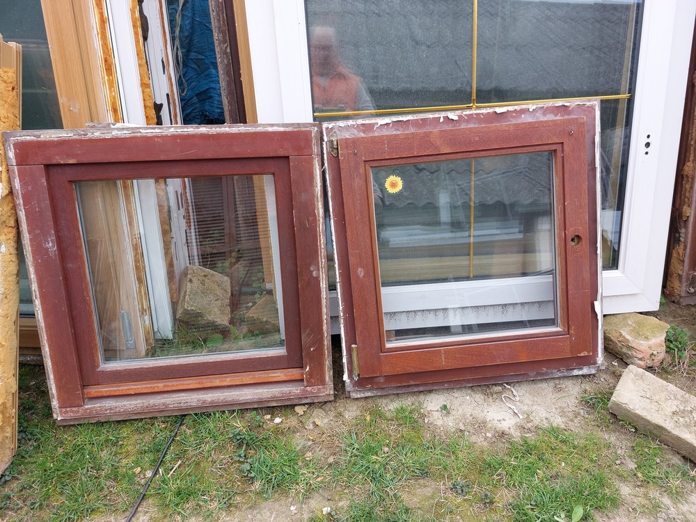 Sz;69 m;71 cm bukó-nyiló hőszigetelt 2 réteg üveg kép szerinti állapot 32 ezer ft esetleg csere is.+ van még 1 ami tok hibás épp üveggel meg egyezés szerinti áron.