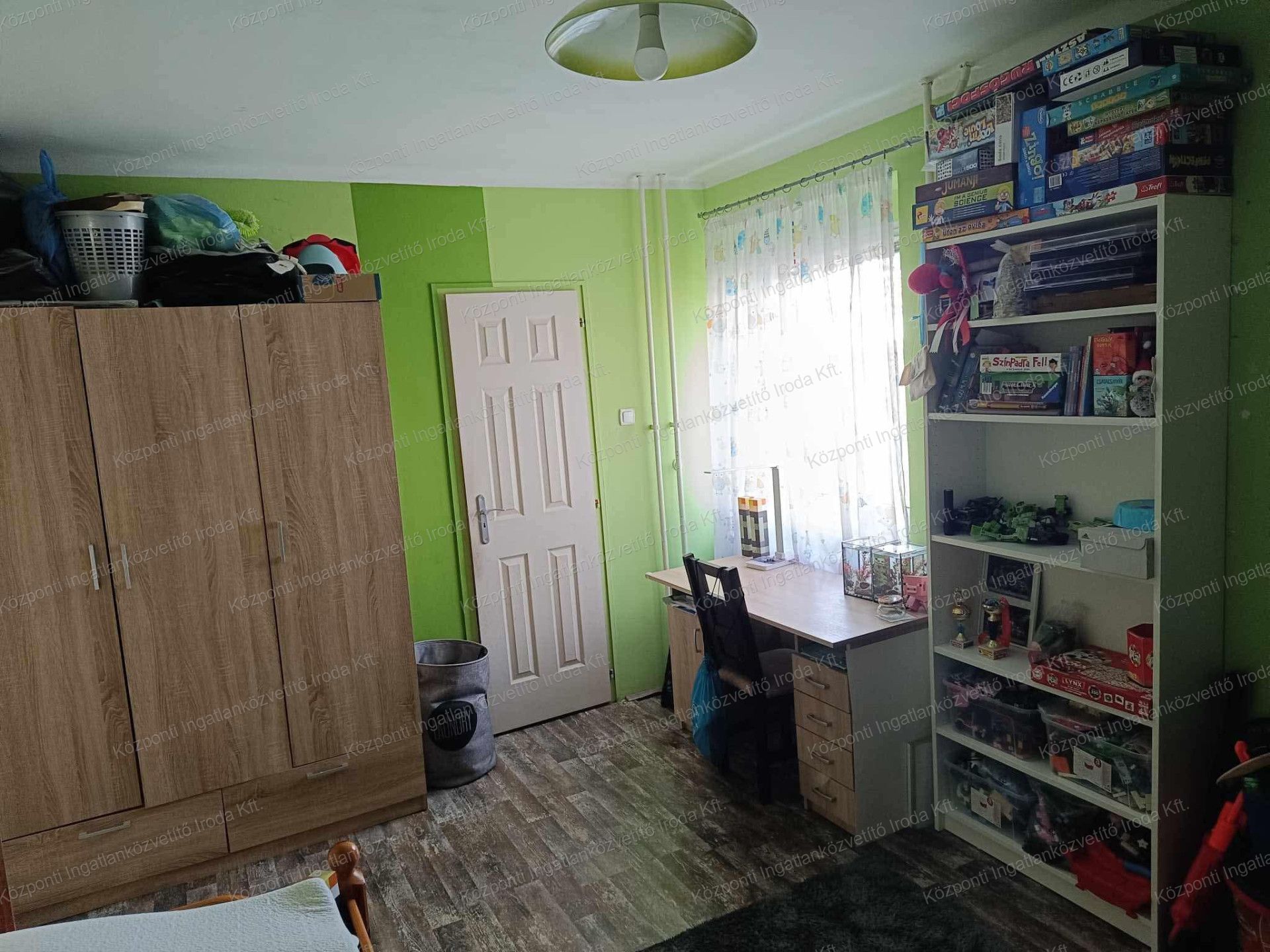 Tatabányán, Újvárosban, szigetelt épületben, 54 m2-es, 2 szobás, földszinti lakás eladó