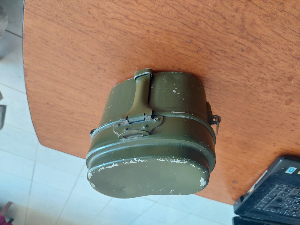 Eredeti katonai csajka, kulacs