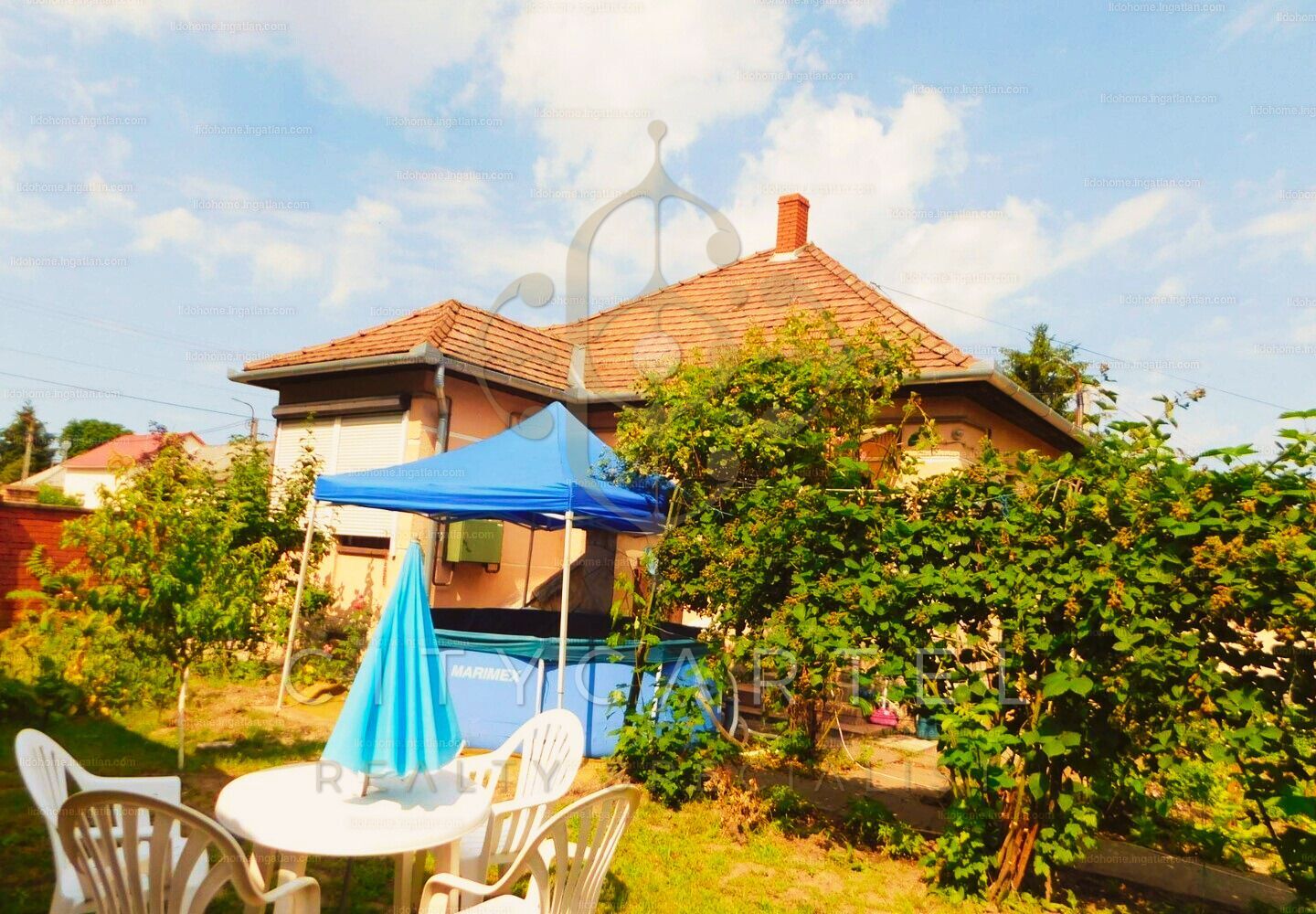 Dombóvár központjában felújított családi ház eladó!