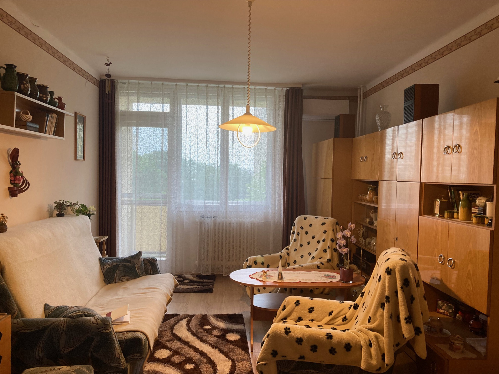 Erkélyes, klimatizált lakás kiadó