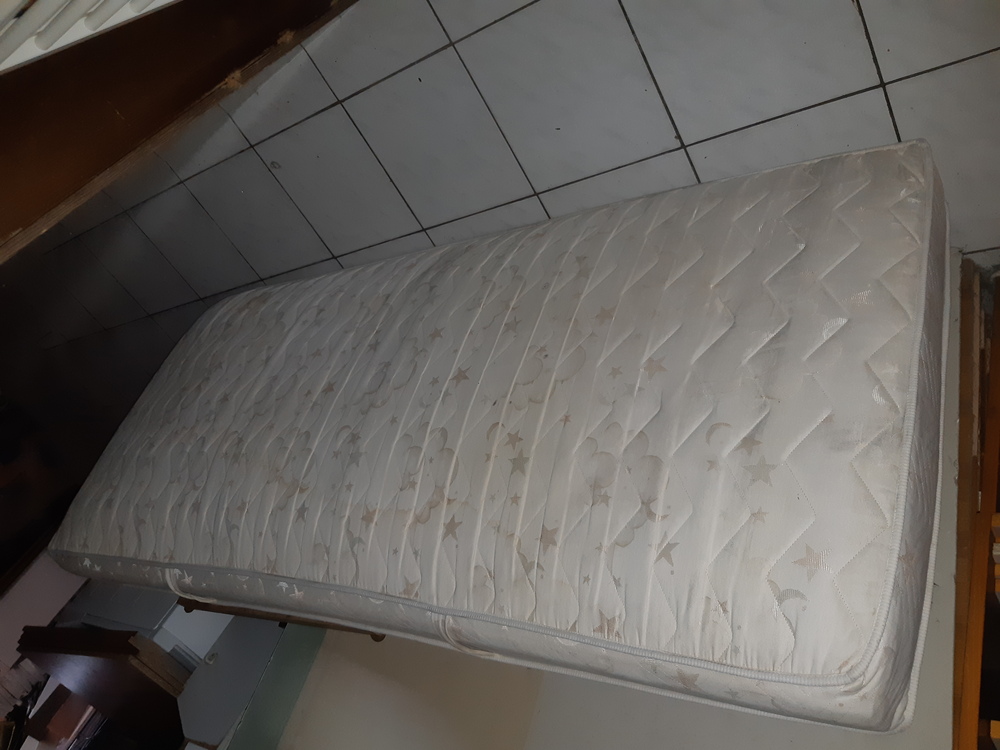 Matrac 90x200cm koszos levehető huzattal