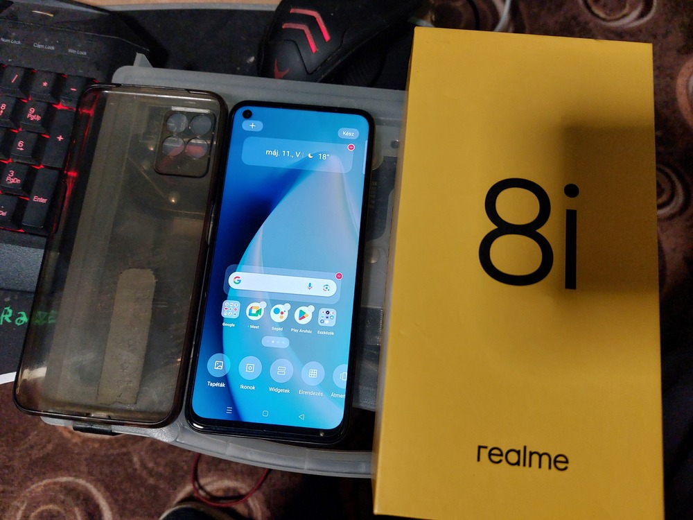 Realme 8i 128GB 4GB +4 GB RAM Dual Mobiltelefon független Magyarországi vásárlás tokban tartva fóliázva adatkábellel. Gyári dobozával nagyon meg kimélt szép állapotban személyes kipróbálás után eladó.Csere nem érdekel. 2022 Januári garancia nincs. Kialakítás Érintőképernyős SIM kártya típusa nano-SIM Műszaki jellemzők Processzor típusa SoC/CPU: MediaTek Helio G96 GPU: Mali-G57 MC2 Processzormagok száma 8 magos Processzor sebessége 2.05 GHz RAM 4 GB Belső memória mérete 128 GB Memória bővíthet