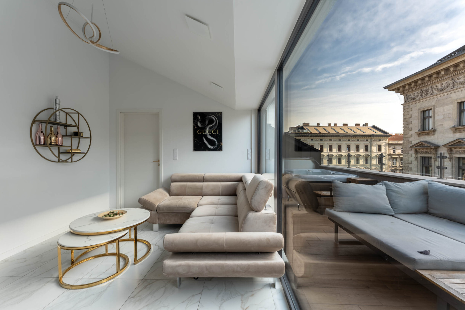 Eladó Exkluzív Luxus Penthouse a belváros szívében, Andrássy úton Oktogonra néző panorámával!