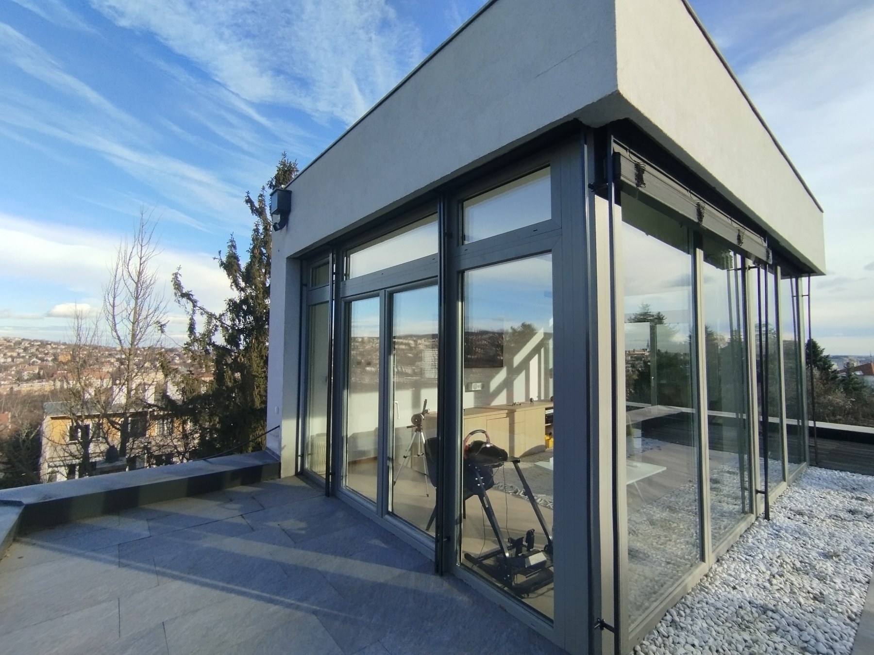 Panorámás, teljesen felújított ikerház Kissvábhegy csendes részén
