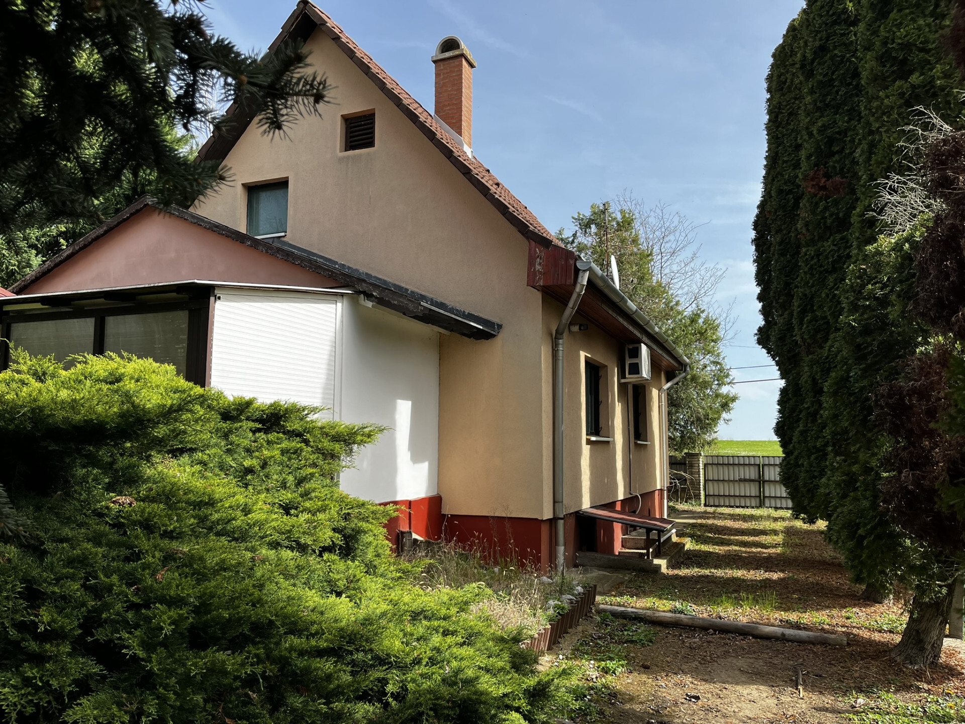 Eladó hangulatos családi ház a Tisza-tó közelében