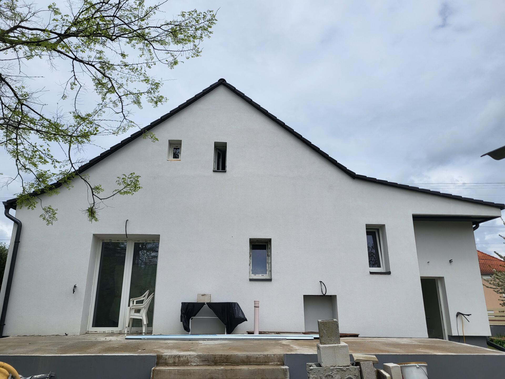 Sopronhorpácson  felújítás alatt lévő családi ház eladó.