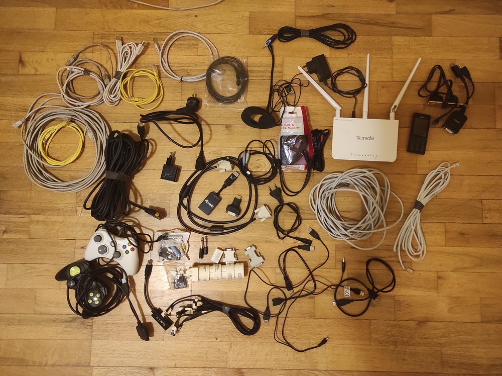 Elektronikai csomag Kábelek, kontroller, router, adapterek, és sok más!