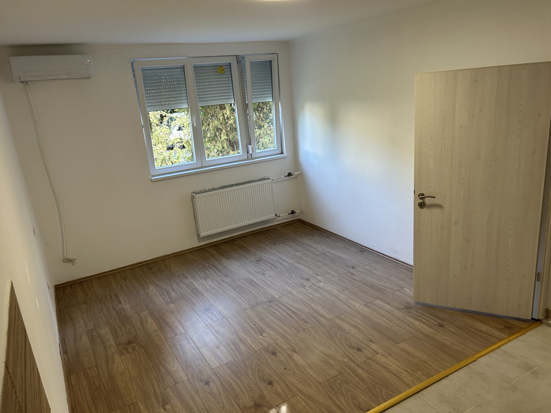 Tatabányán 1+2 félszobás földszinti téglalakás