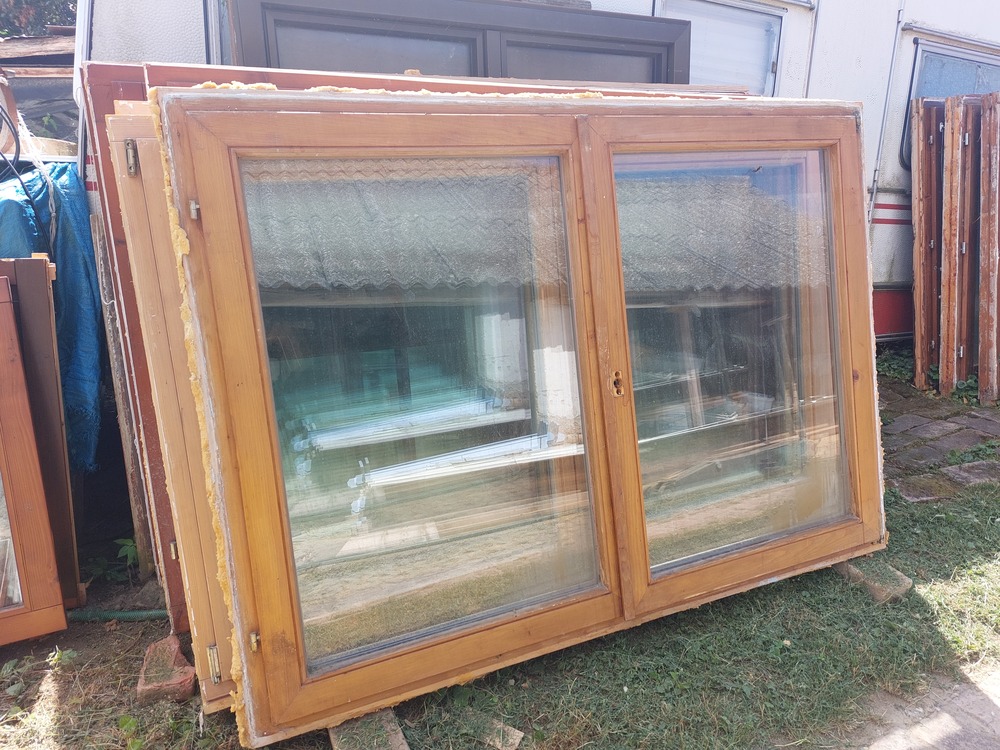 Fa tok osztó nélküli hőszigetelt 2 réteg üveg bukó-nyiló 1 db  sz;180 m;130 cm. Eladó esetleg csere is Jó szerkezeti állapot kivül lazurozni kell.Ár; 58 ezer ft esetleg csere is.