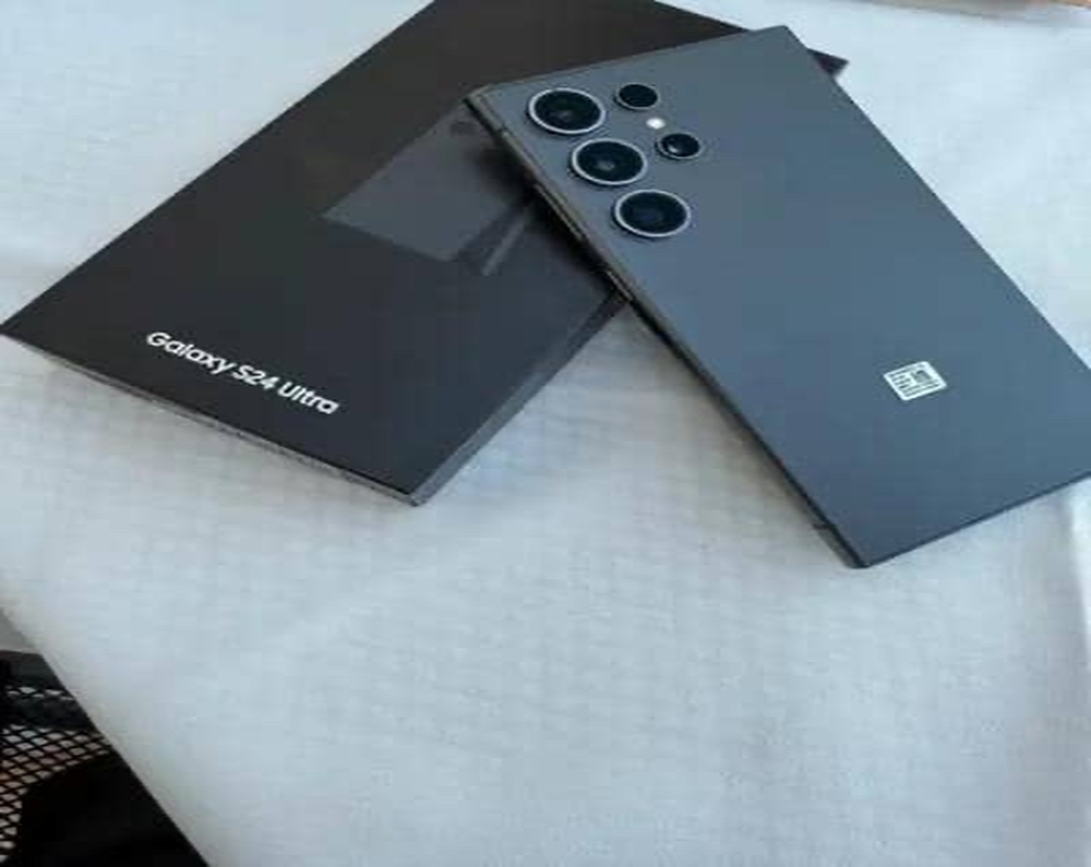 Halo, me śaj te arakhav jekh Samsung Galaxy S24 Ultra 512 GB Speicher thaj 12 GB RAM, kompleto nevo thaj nisave verzie, śaj te dikhav sa e Fotografie.
