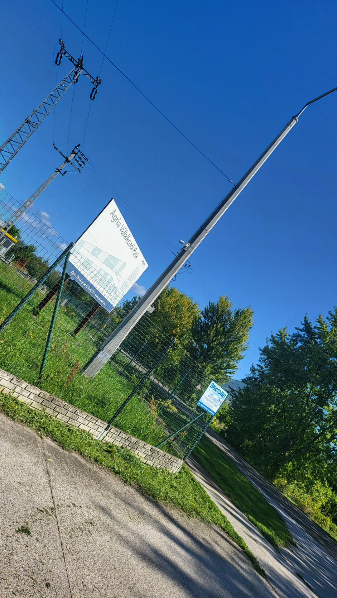 Felnémeti Agria Válalkozó parkban iprterület  eladó  20-9751413