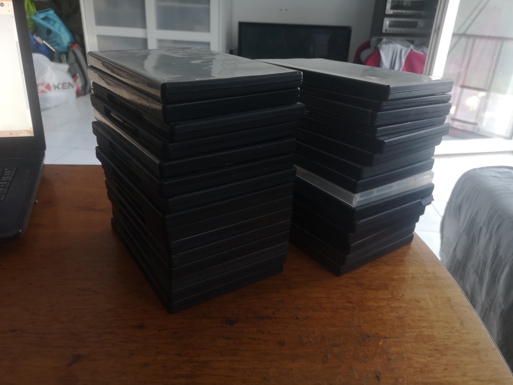 üres dvd tokok
