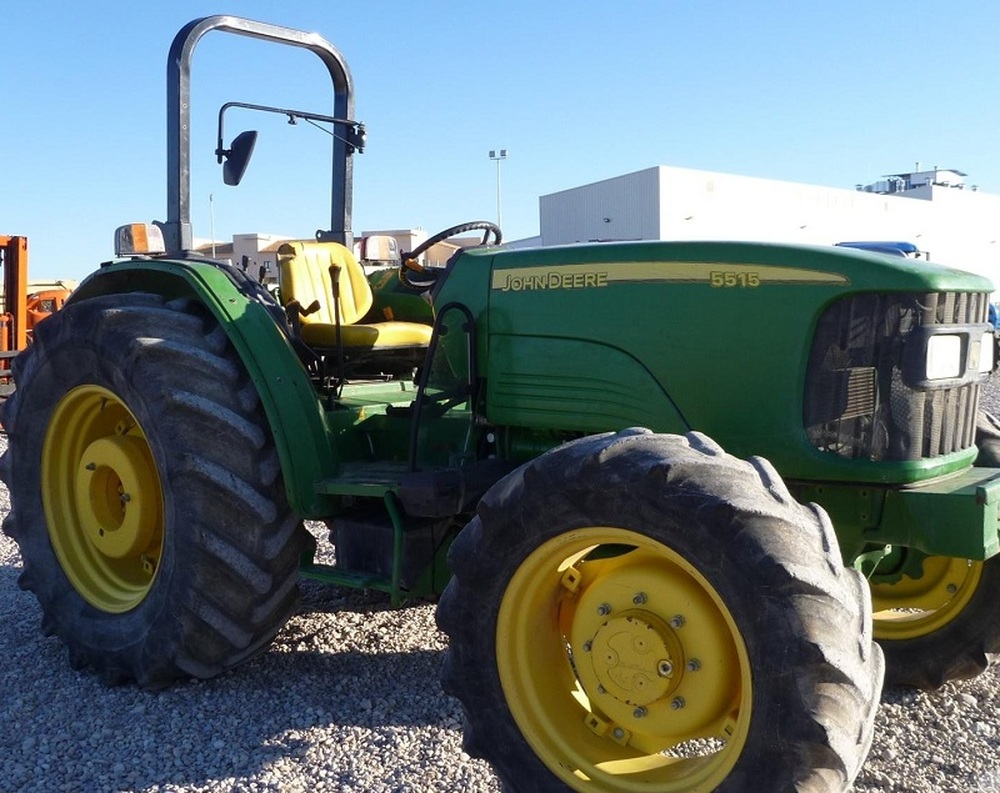 mezőgazdasági traktor  2004 JOHN DEERE 5515
