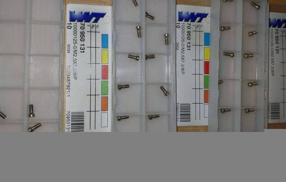 Új WNT M2.5x7.3 lapkacsavarok eladók.