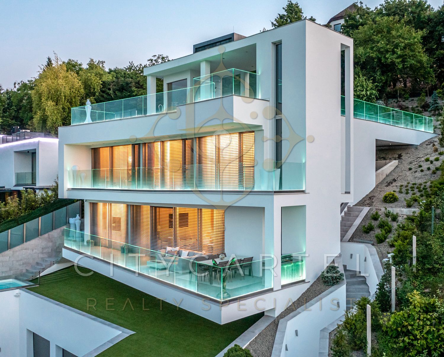 Lenyűgöző Villa a II. Kerületben - Az elegancia és a természet találkozása