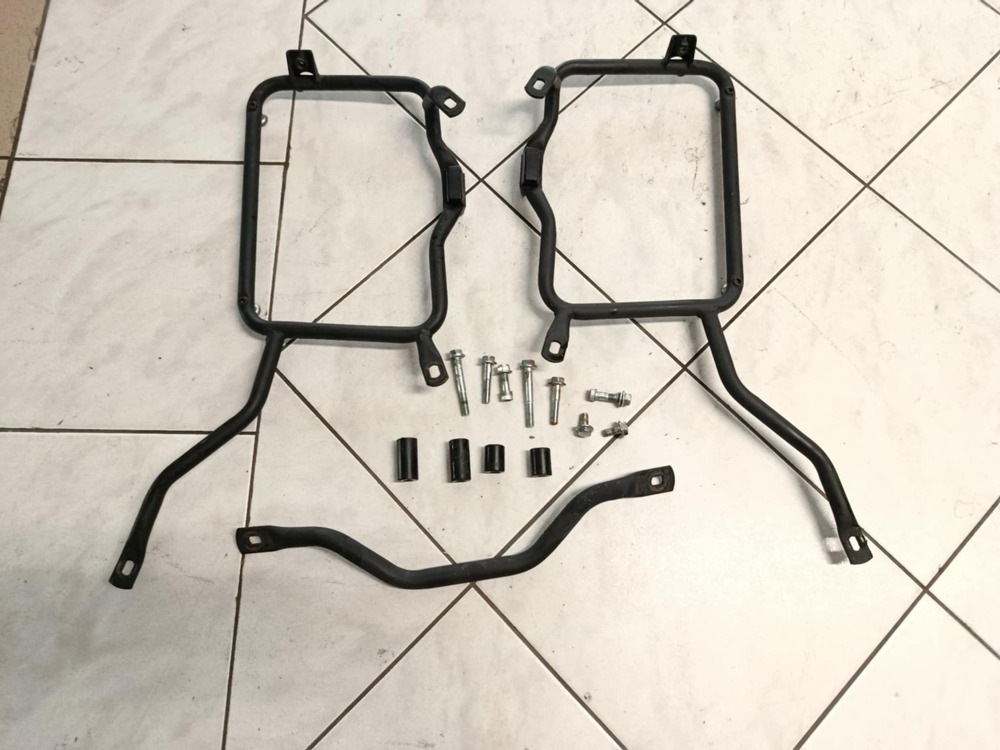 Benelli TRK502 oldaldoboztartó (GIVI)