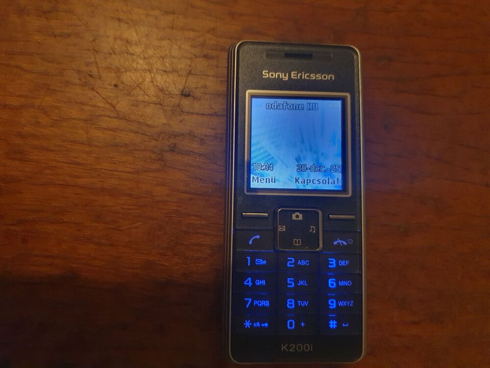 Sony Ericsson K200i telefon (független)