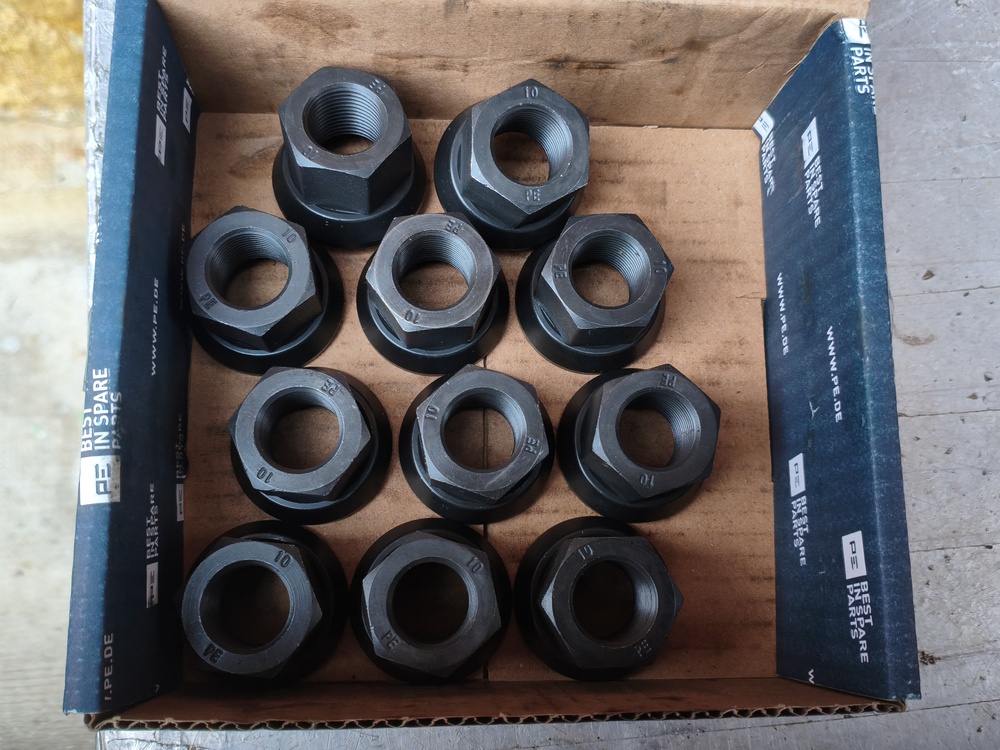 Kerékanya új 7/8'' - 14 UNF kulcsméret 33 teher 11db
