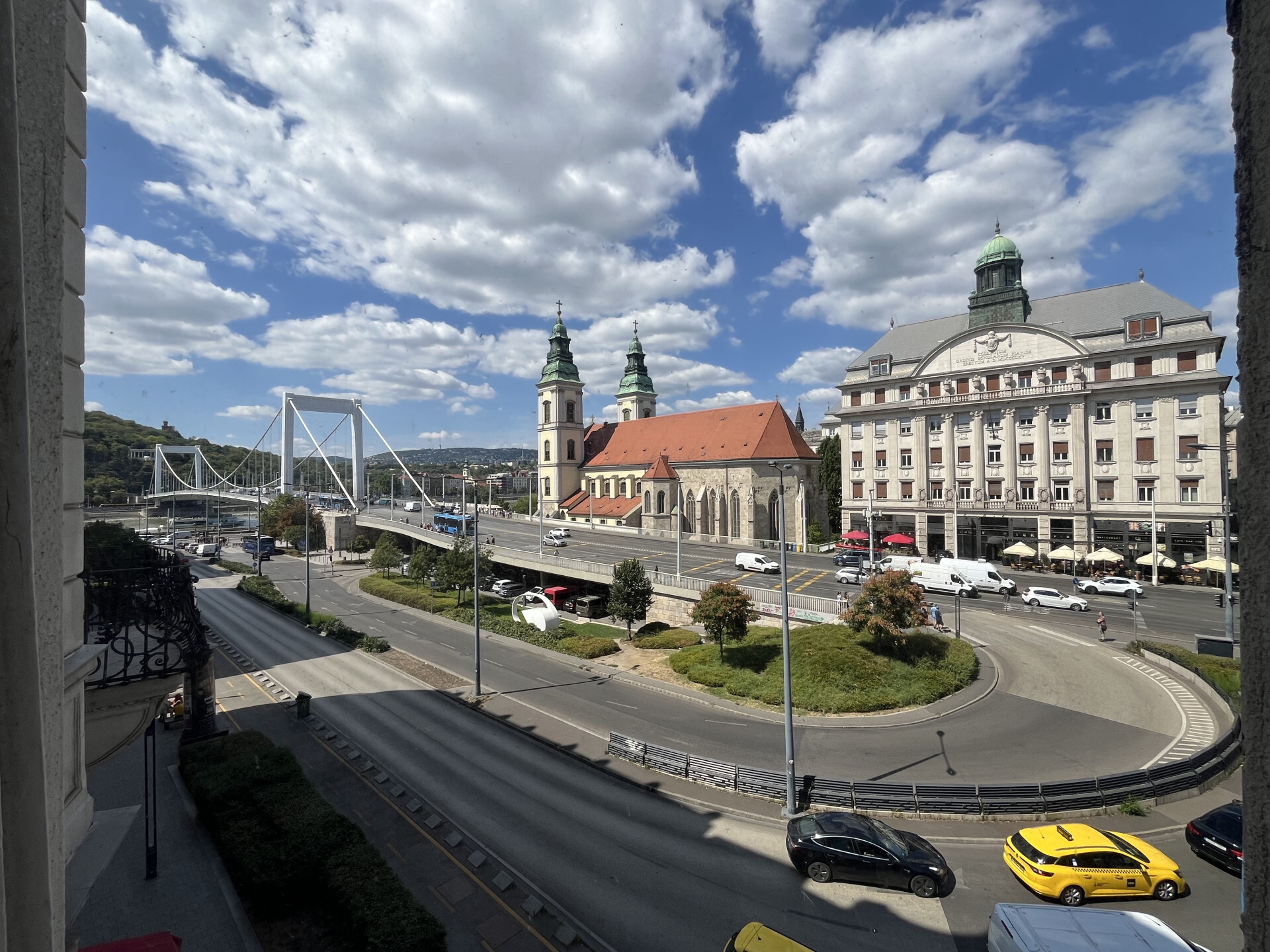 Exkluzív, műemlék lakás a Zsolnay-házban, a belváros szívében, kiemelkedő potenciállal!