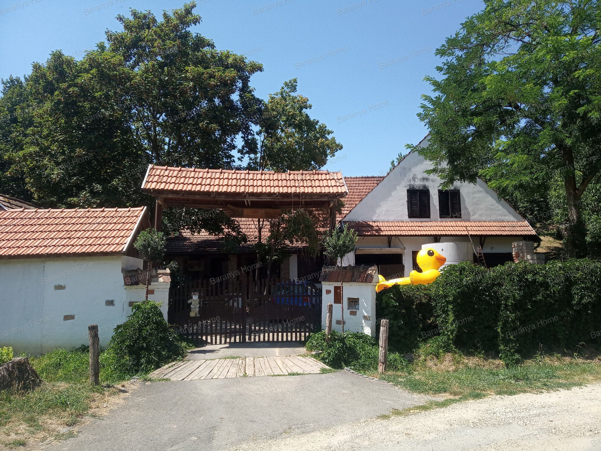 Szuper ingatlan, gyönyörű környezetben eladó!