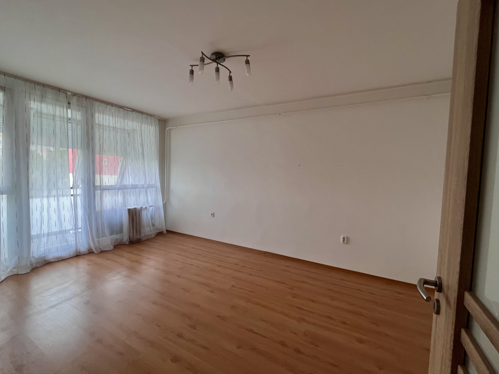 Pécs központi részén, 3 szobás, erkélyes befektetésnek is kiváló panel lakás eladó!