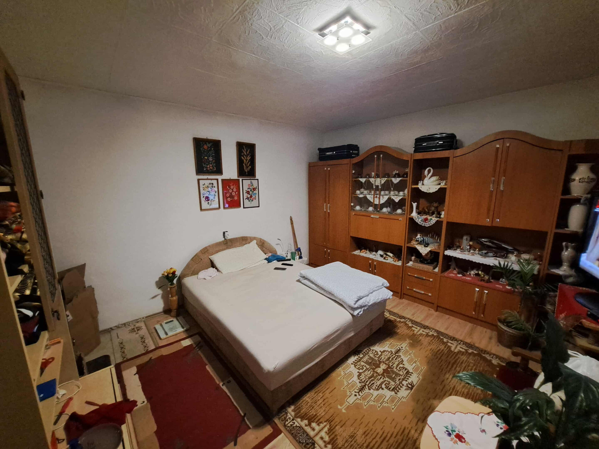 Bóly térségében 4 szobás családi ház nagy tárolóval és melléképületekkel eladó!
