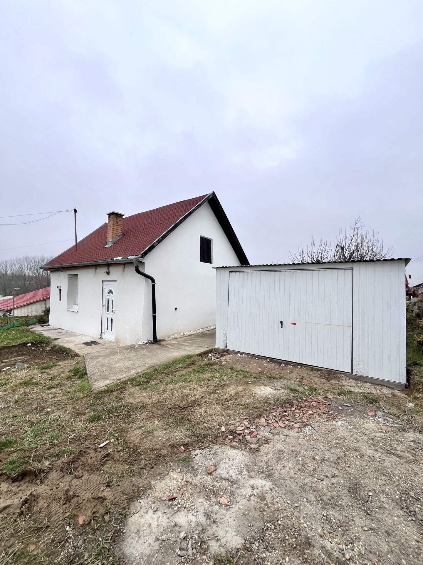 Pécstől 20 km-re, Újpetrén 35 nm-es családi ház eladó!