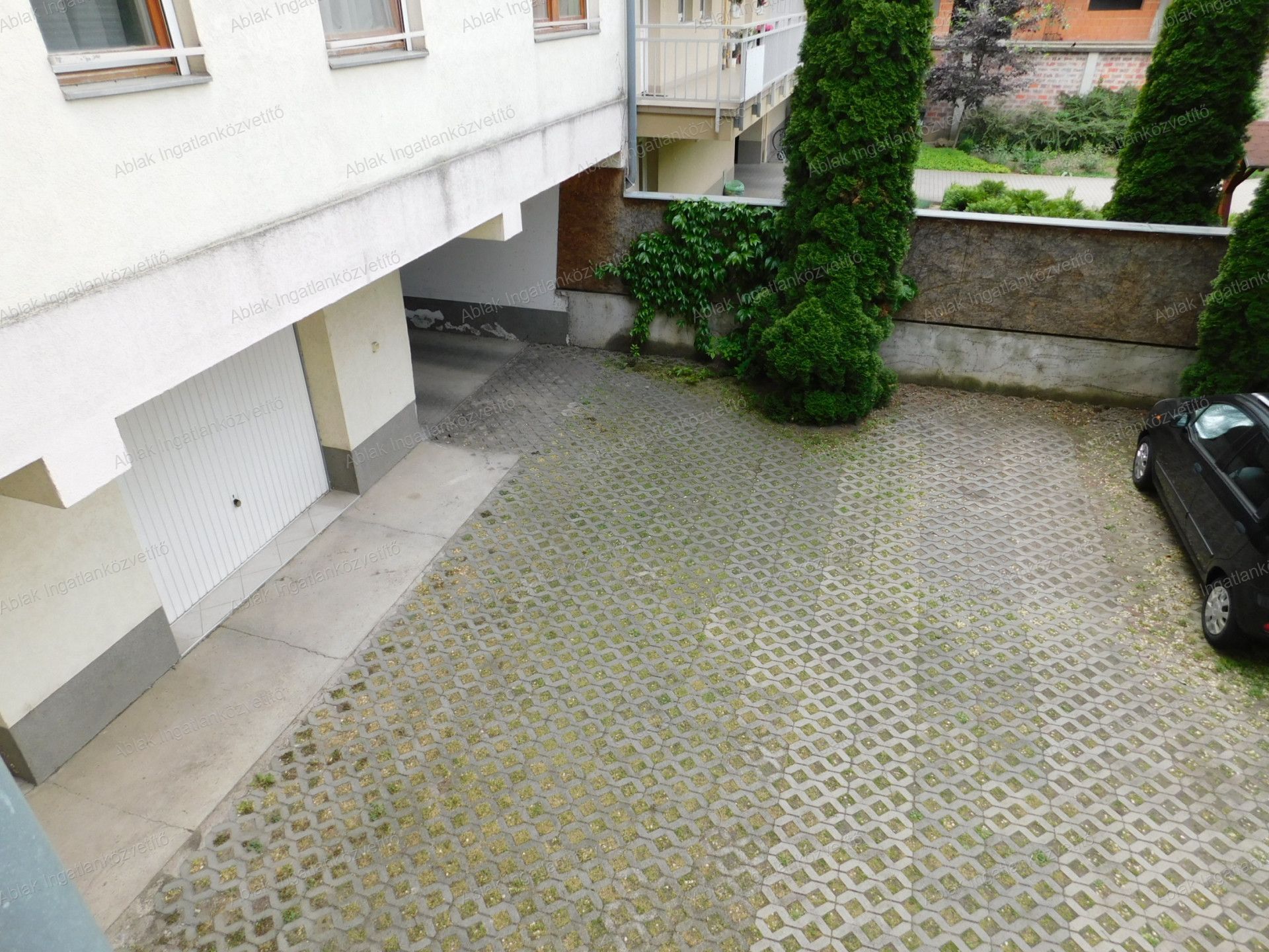 Kecskemét, belvárosban a Füzes utcában, 15m2-es garázs eladó!