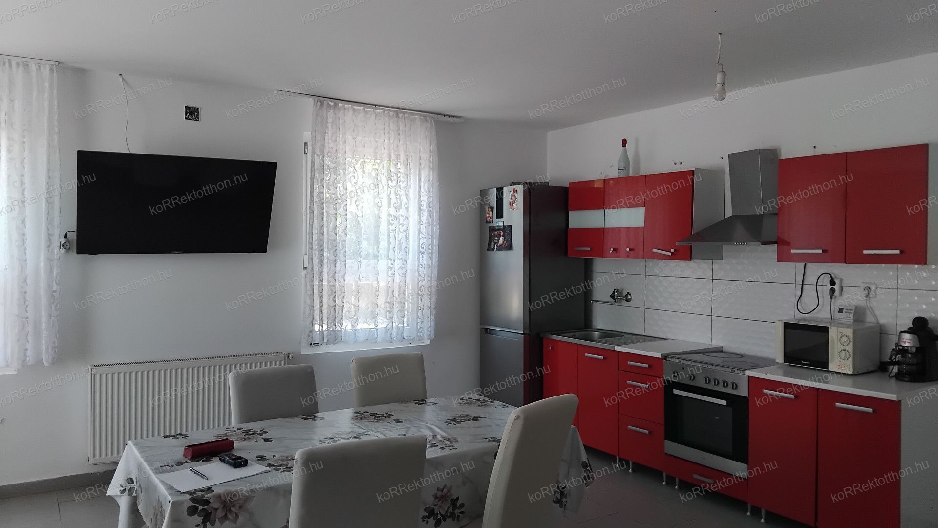 Jászfelsőszentgyörgyön kockaház, extra különálló lakrésszel eladó