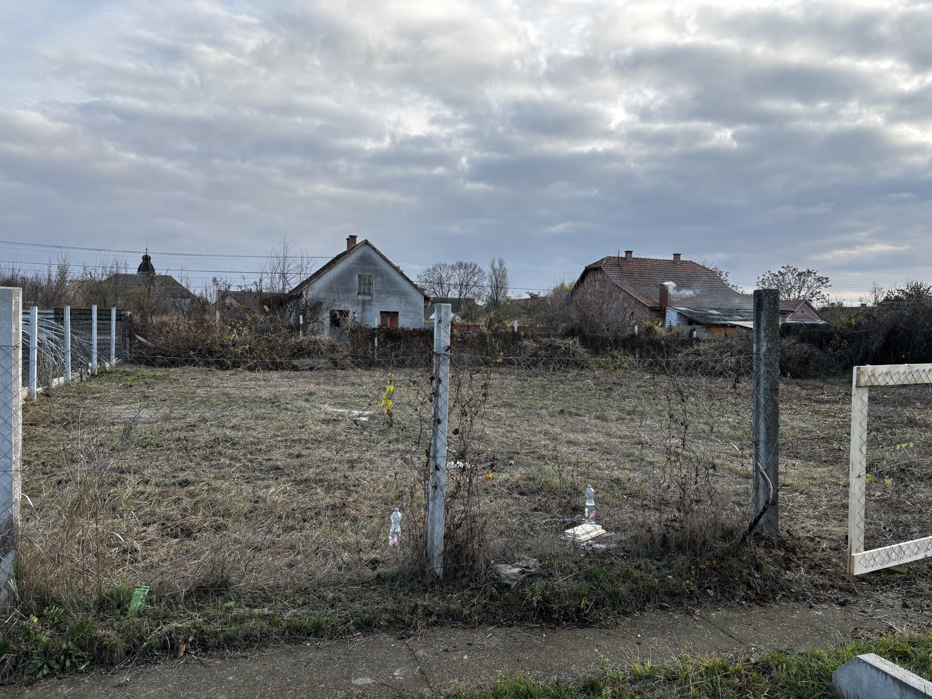 Üres, építésre kész telek Makón – Aulich utca, jó infrastruktúrával