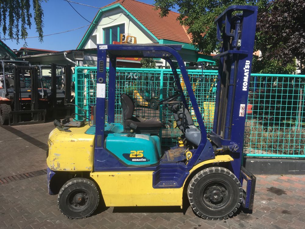 Eladó Komatsu 2,5 tonnás targonca (V-3041)