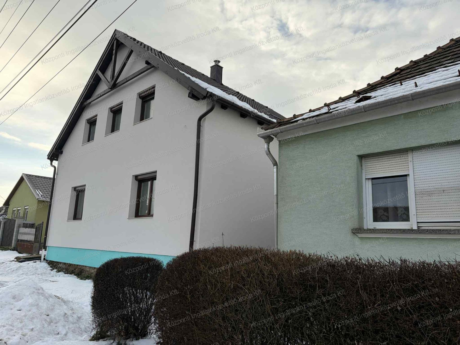 Környén, az Április utcában, teljes körűen felújított családi ház eladó
