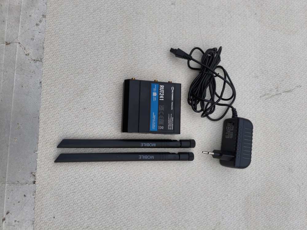 Teltonika RUT241 Router mobil ipari esim is