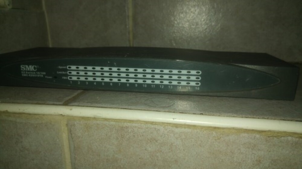 SMC EZ6516TX 16-Port 10/100Mbps switch